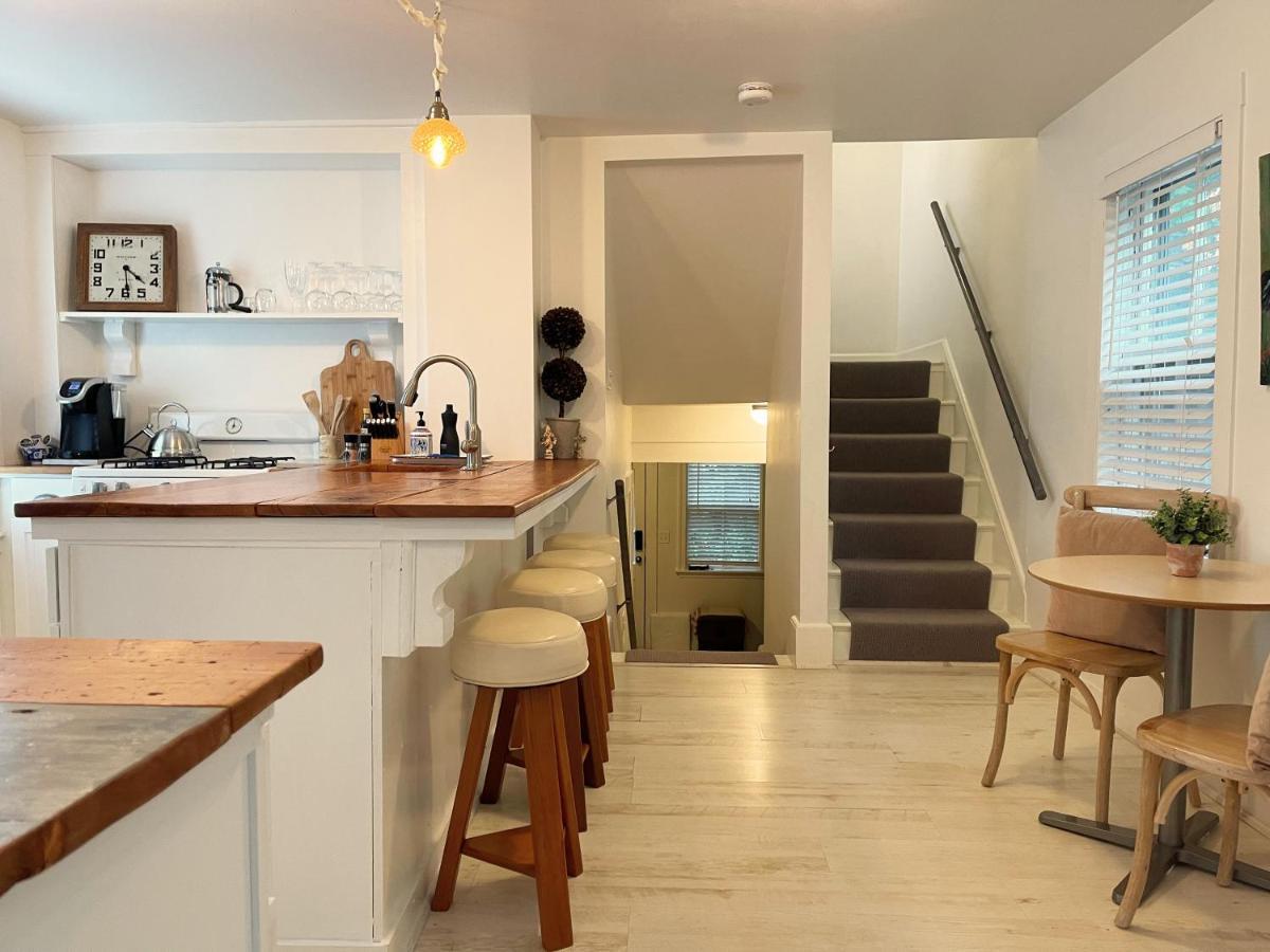 An Authentic, Rustic Luxurious Little Single Family Home In Old Town. All Yours. Marblehead Zewnętrze zdjęcie