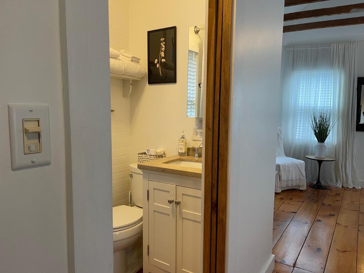 An Authentic, Rustic Luxurious Little Single Family Home In Old Town. All Yours. Marblehead Zewnętrze zdjęcie