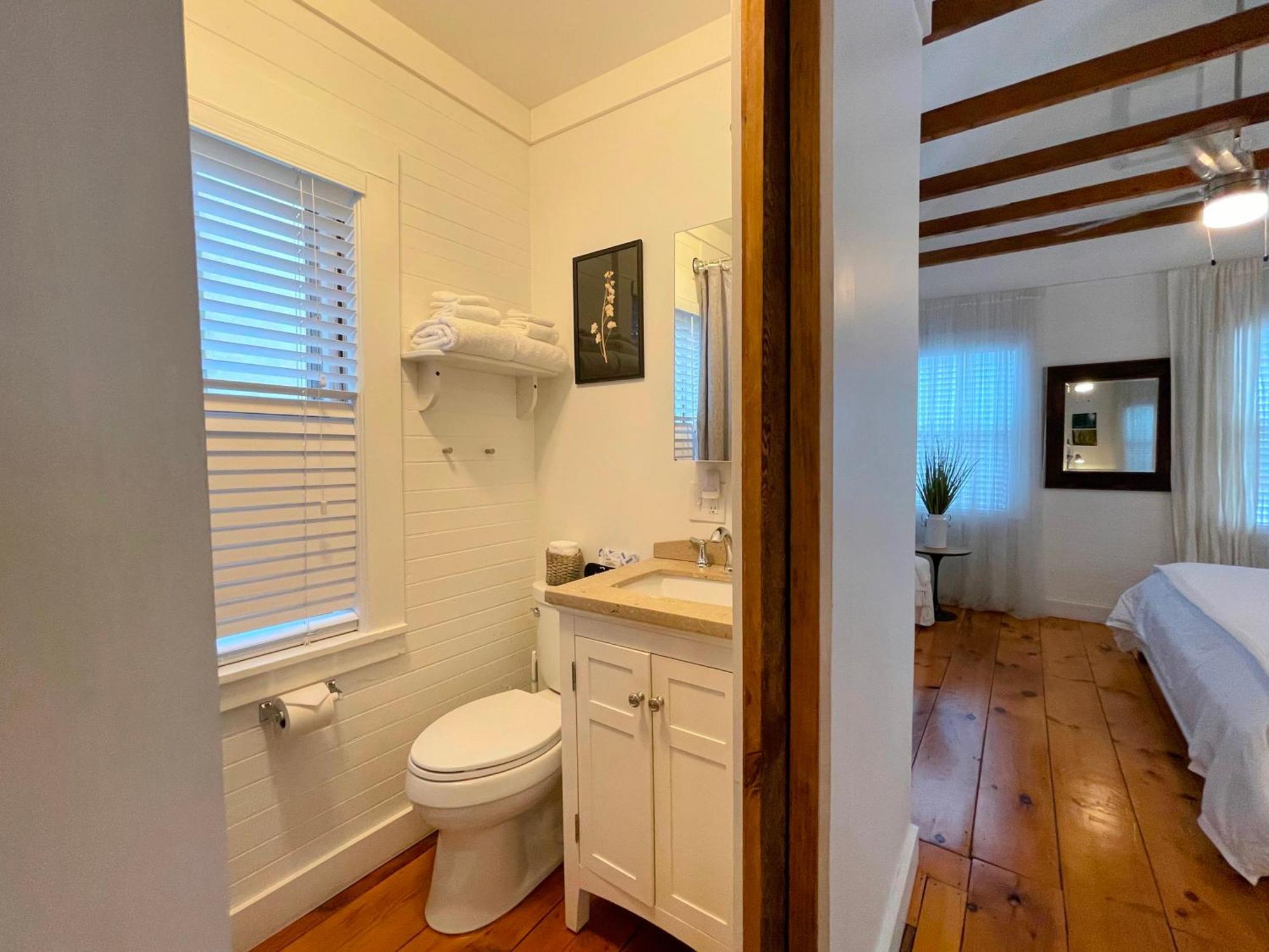 An Authentic, Rustic Luxurious Little Single Family Home In Old Town. All Yours. Marblehead Zewnętrze zdjęcie