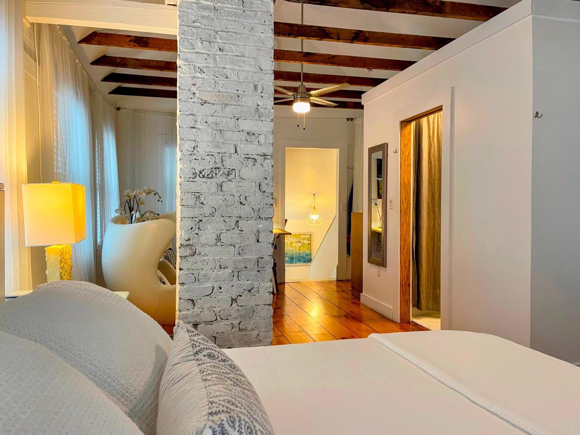 An Authentic, Rustic Luxurious Little Single Family Home In Old Town. All Yours. Marblehead Zewnętrze zdjęcie